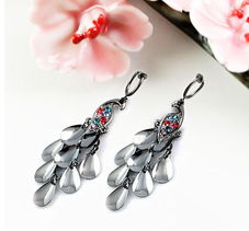 鳳舞耳夾，孔雀風華——今夏最IN飾品促銷指南